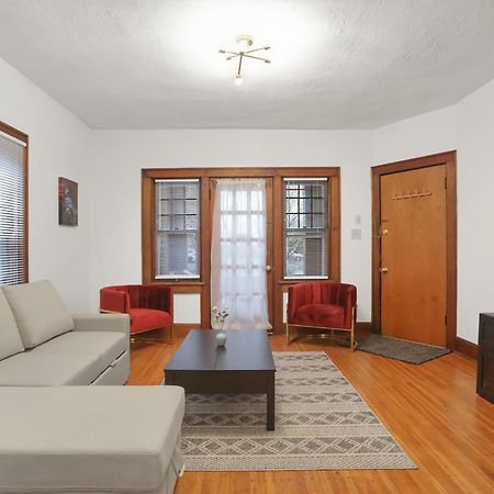 Comfy Apartment In Indianapolis Luaran gambar